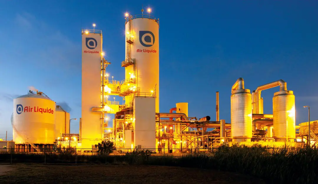 未来产业基于前沿、重大科技创新，其发展面临筑牢技术底座、增强系统谋划、保障长期投入、完善监管等挑战。