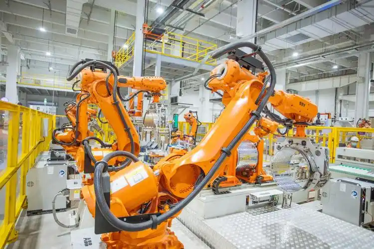 黄仁勋达沃斯首提“物理AI” 引领全球工业进入重构新时代