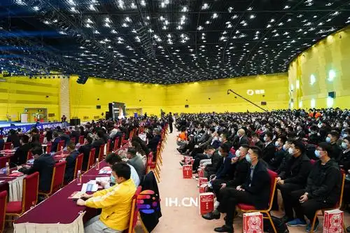 生物制造与合成生物学对传统化工、材料制造范式的颠覆路径，以及监管体系与产品认证机制研究